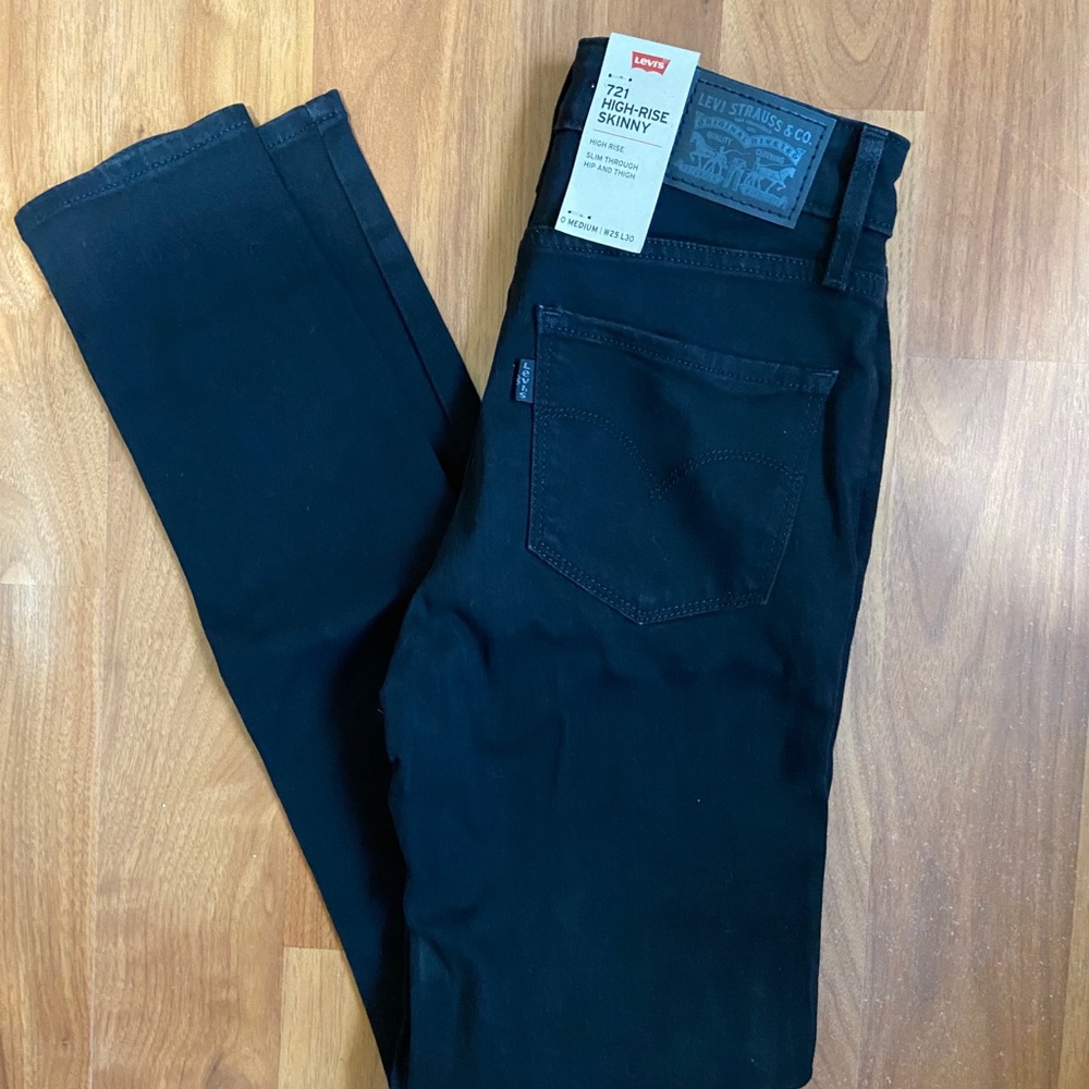 Levi’s BLACK 721 High Rise skinny jeans